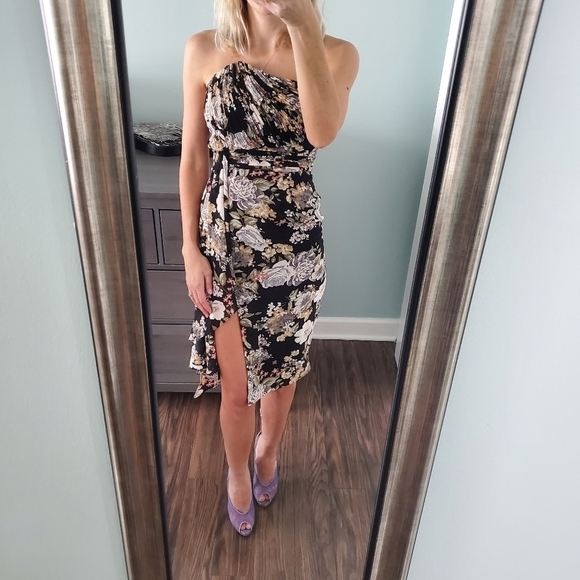 NEW Lavish Alice Pleated Asymmetric Bandeau Midi Dress In Black Rose - Picture 2 of 7